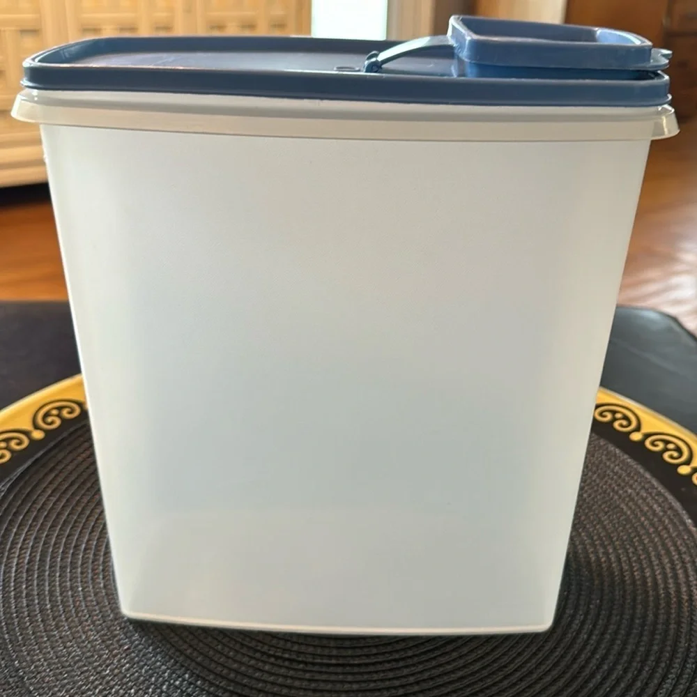 Vintage Tupperware 20 Cup Cereal Keeper Blue Lid